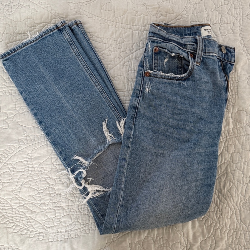 A&F Abercrombie & Fitch Light Ultra High Rise Ankle Straight - Size 24